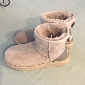 Girls Uggs size 6